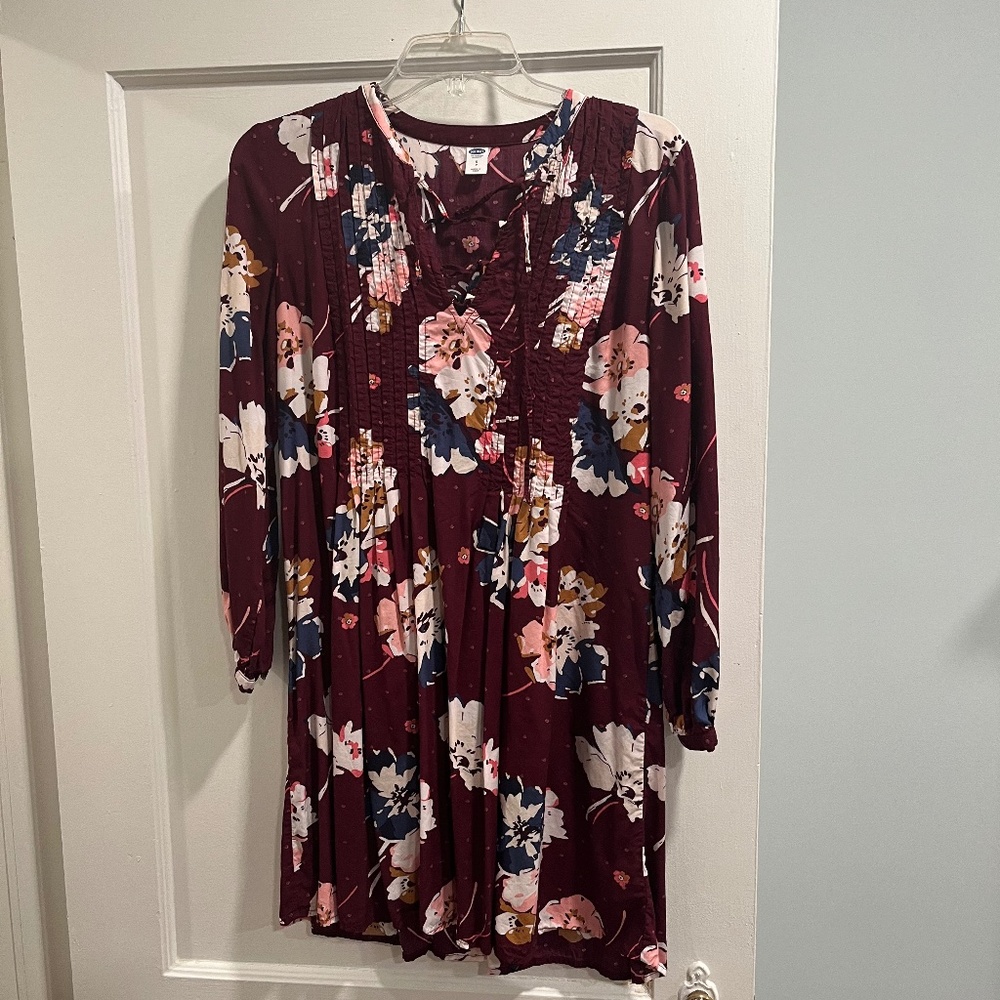 Old navy maroon long sleeve floral dress